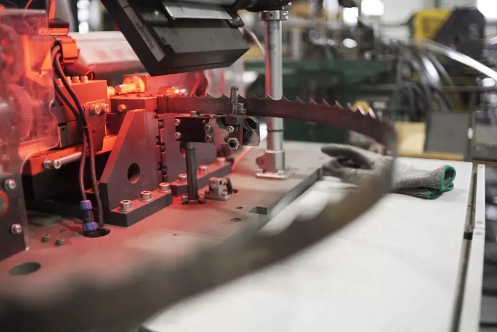 Log band saw blades: properties, advantages and applications 🪵 | Dudr Saw